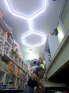 LunaZambrano online show from March 5, 9:10 pm