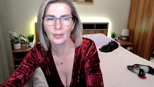 sensualEmilia online show from January 13, 9:30 pm