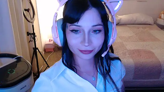 latinpetit online show from December 19, 2:59 am