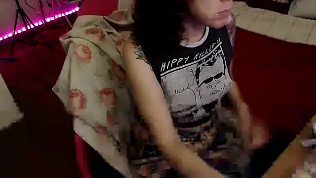 Snapshot of deftoolceles chatting on October 15, 5:43 am deftoolceles online show from October 15, 5:43 am