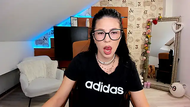 Snapshot of EmillyTaylor chatting on October 10, 3:55 am EmillyTaylor online show from October 10, 3:55 am