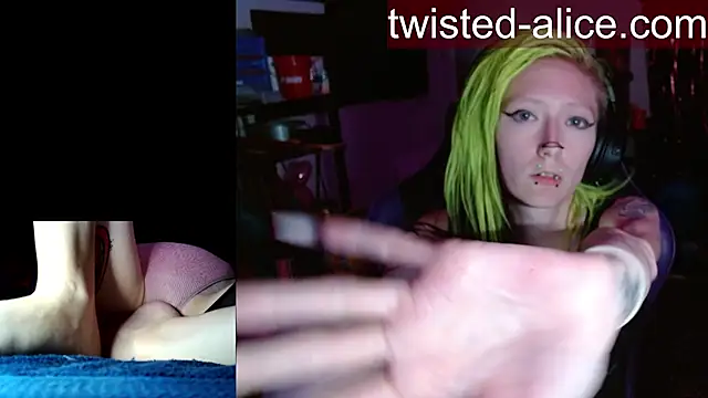alicewonder09 online show from May 30, 3:26 am