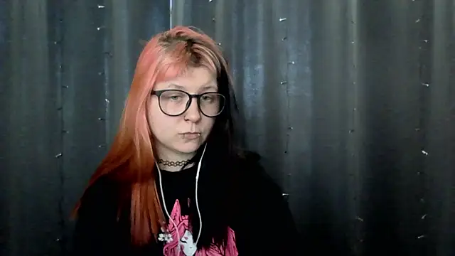 t0riayun0 online show from February 13, 9:00 am