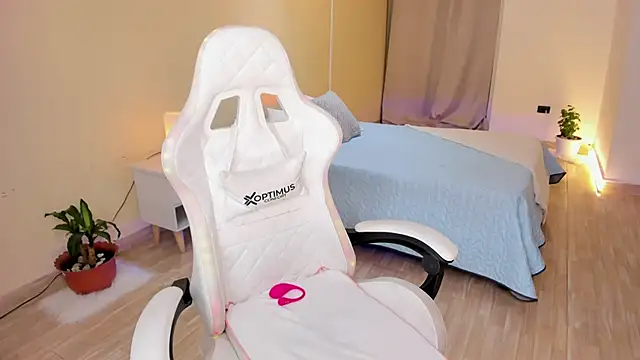 carleee winter online show from November 9, 3:02 am