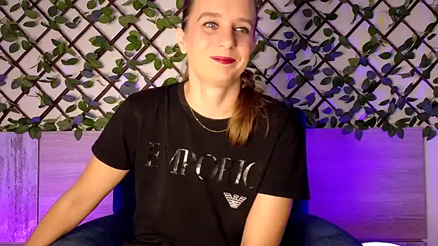 Chantalee online show from September 22, 5:50 am