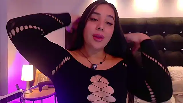 ValenScott1 online show from December 18, 2:44 pm