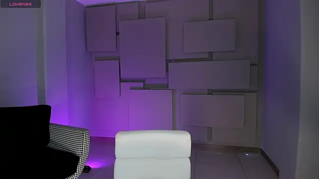 NiaHolland online show from March 7, 7:21 pm