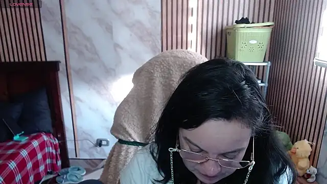 Sonialorens  online show from April 6, 10:33 pm