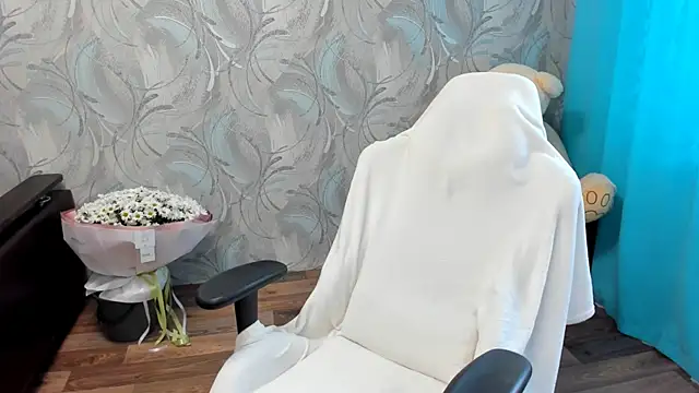 PlayfulKiraa online show from November 30, 6:28 am