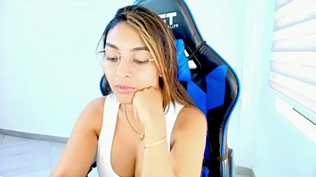 sophiax-x online show from May 15, 8:33 pm
