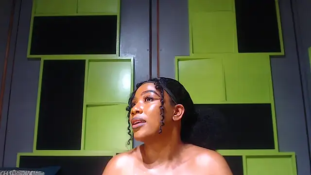 Snapshot of SexyAssDivaxxx chatting on October 14, 5:43 am SexyAssDivaxxx online show from October 14, 5:43 am