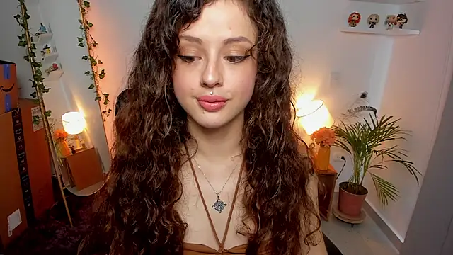 Cassandra Caiin online show from June 5, 9:10 pm