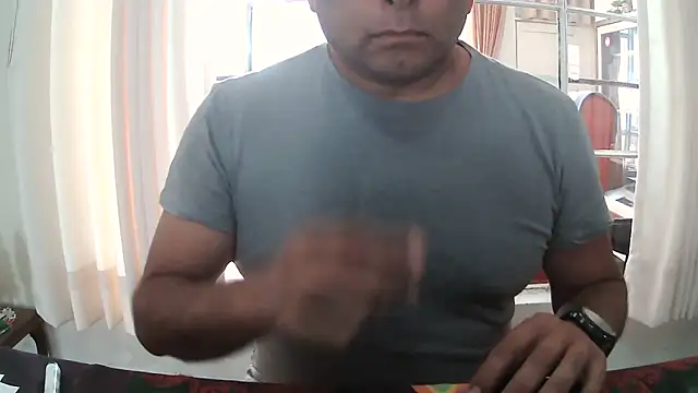 chicoguapo8 online show from December 18, 3:06 pm