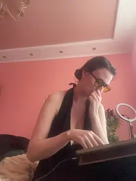 Flossy Vettie online show from February 18, 1:10 pm