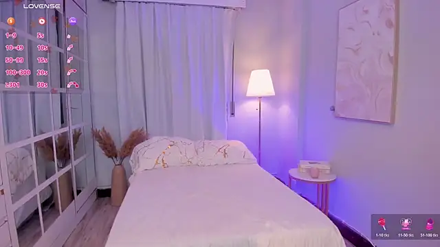 LeahJones  online show from April 2, 12:02 pm