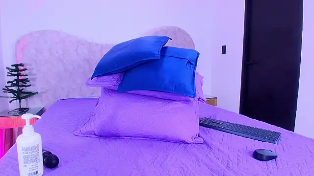 shelsyloreds online show from December 3, 12:29 pm