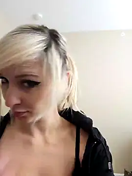 AmethystFoxx online show from November 9, 7:21 pm