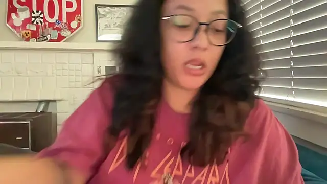 dreamyriri online show from February 18, 12:21 am