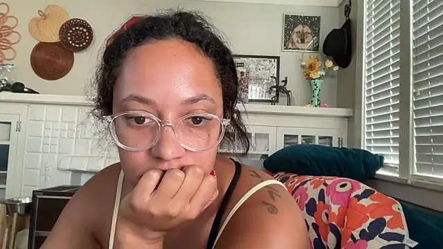 dreamyriri online show from March 22, 6:25 pm