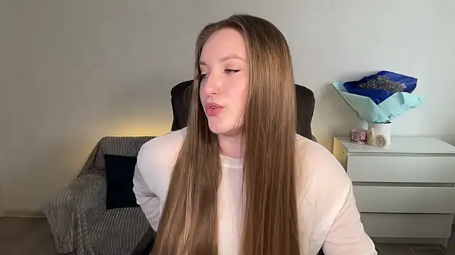 EvaMaddison online show from April 8, 7:21 am