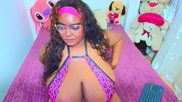 godessQQQ online show from June 3, 7:19 pm