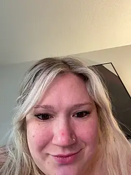 PiggyRose online show from April 11, 10:57 pm