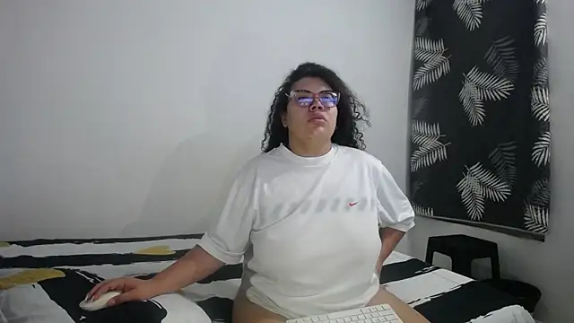 mabigomez00 online show from April 3, 8:45 am