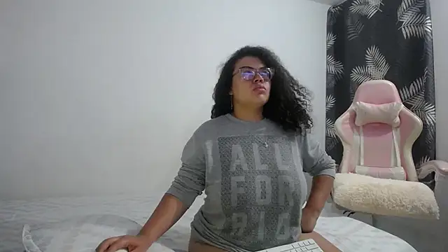 mabigomez00 online show from November 29, 9:35 am