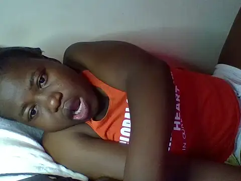 cute-marianna online show from December 15, 10:31 am