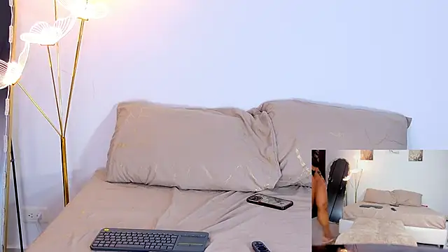 SarahCinnamon- online show from April 17, 9:50 pm