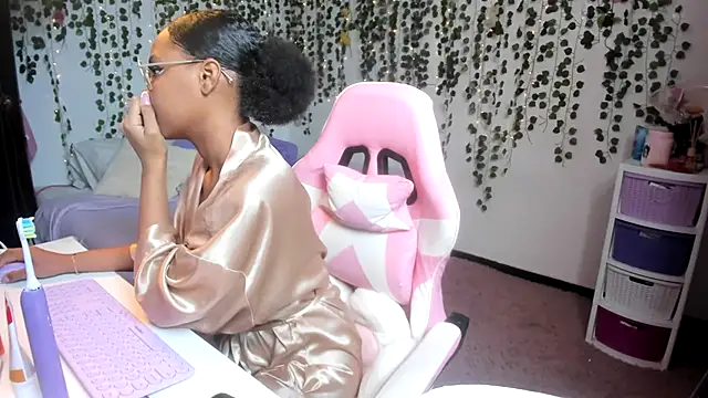 Snapshot of violeta_milleer chatting on September 19, 3:11 pm violeta milleer online show from September 19, 3:11 pm