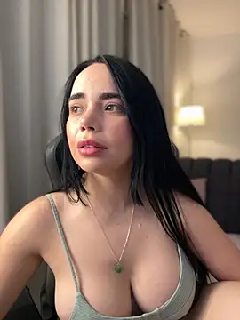 Snapshot of GeorginaJones chatting on October 9, 12:37 am GeorginaJones online show from October 9, 12:37 am