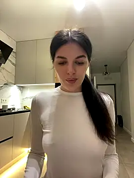 little belucci online show from December 17, 3:38 pm