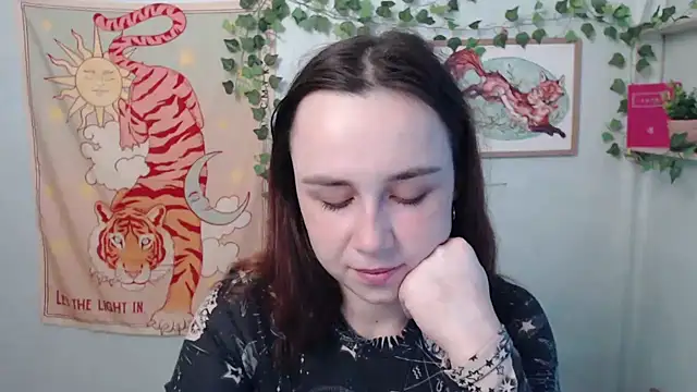VeryVeryVeryShy  online show from May 28, 5:49 am