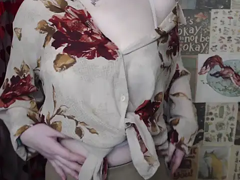 VeryVeryVeryShy  online show from February 7, 7:23 am