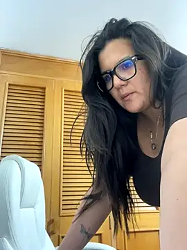 Snapshot of SWEETLILY18 chatting on October 16, 11:18 pm SWEETLILY18 online show from October 16, 11:18 pm