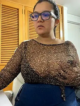 Snapshot of SWEETLILY18 chatting on October 23, 10:38 pm SWEETLILY18 online show from October 23, 10:38 pm