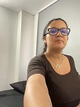 Snapshot of SWEETLILY18 chatting on October 28, 10:25 pm SWEETLILY18 online show from October 28, 10:25 pm