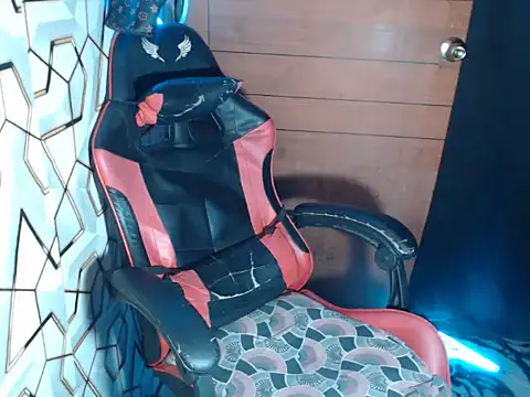 Snapshot of sexysassymirax chatting on October 14, 1:25 pm sexysassymirax online show from October 14, 1:25 pm