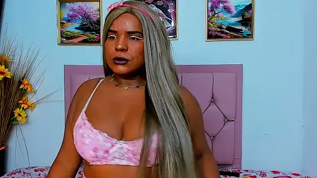 lafugosaluciana online show from April 25, 12:13 am