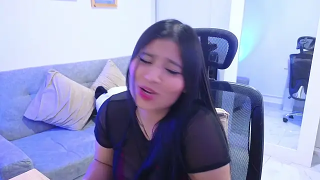 annylouis online show from December 13, 7:53 pm