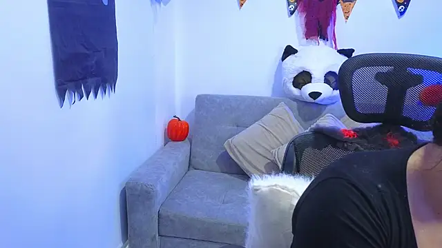 Snapshot of annylouis chatting on October 12, 7:49 pm annylouis online show from October 12, 7:49 pm