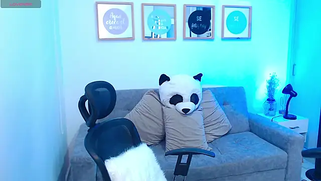 Snapshot of annylouis chatting on October 3, 7:19 pm annylouis online show from October 3, 7:19 pm