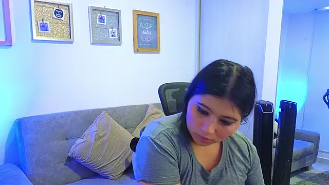 annylouis online show from November 29, 7:29 pm