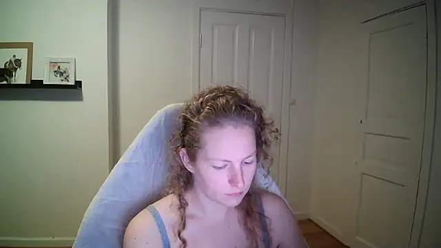 Snapshot of Girlnina-1995 chatting on October 14, 7:22 am Girlnina-1995 online show from October 14, 7:22 am