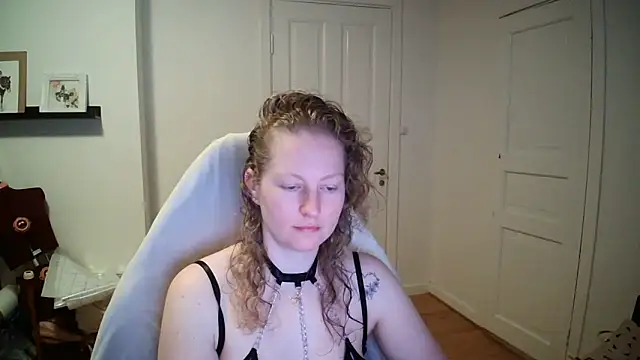 Girlnina-1995 online show from March 16, 6:28 am