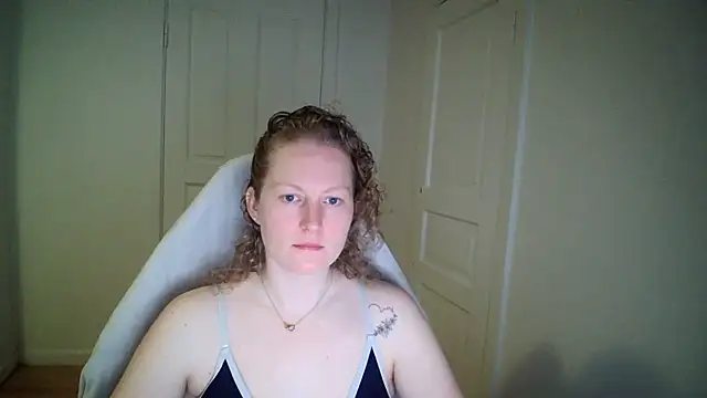 Girlnina-1995 online show from April 7, 7:10 am