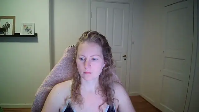 Snapshot of Girlnina-1995 chatting on October 8, 8:18 am Girlnina-1995 online show from October 8, 8:18 am