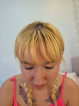 Pinkie Princes online show from December 19, 8:45 pm