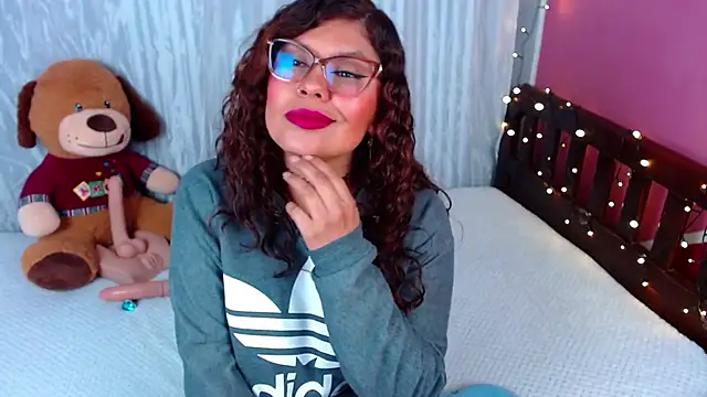 Snapshot of Queenamazon1 chatting on September 24, 6:01 am Queenamazon1 online show from September 24, 6:01 am